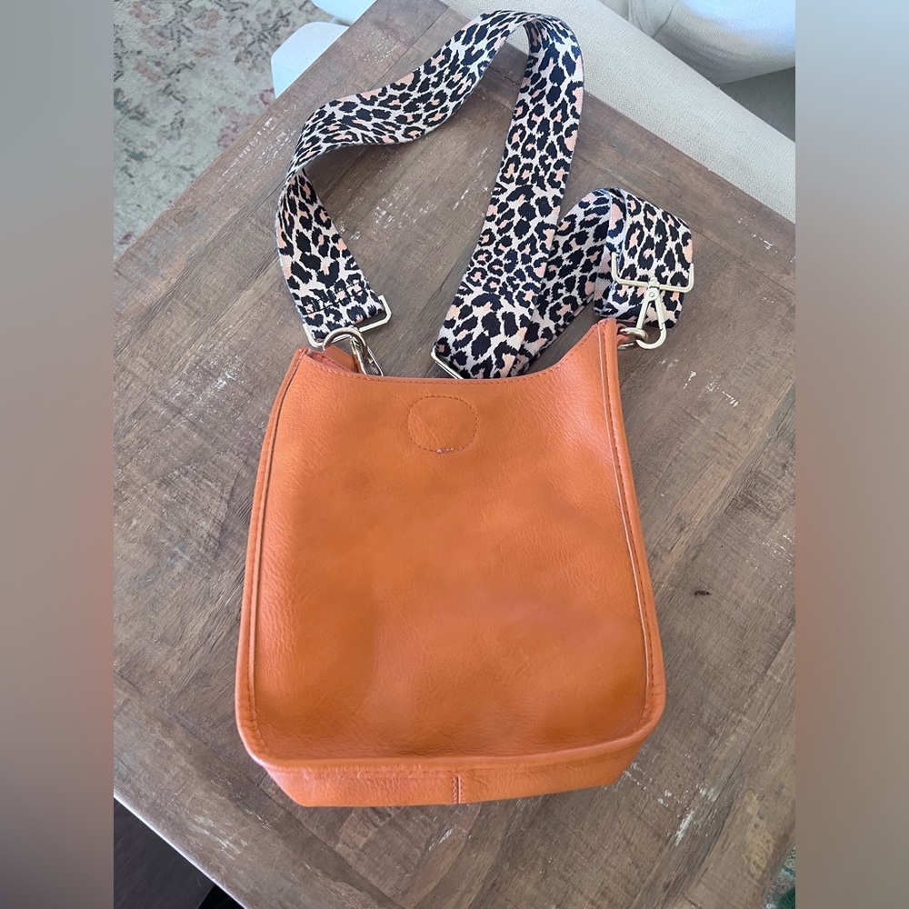 Beautiful and fun cross body leather bag